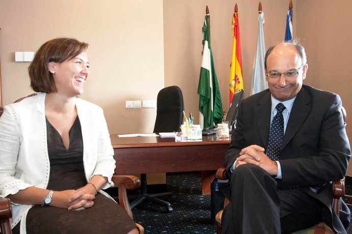 Reunión De La Alcaldesa De La Línea Y El Ministro Principal De Gibraltar