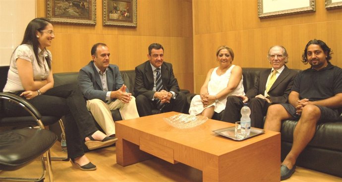 El Alcalde De San Fernando, José Loaiza, Se Reúne Con La Familia De Camarón 