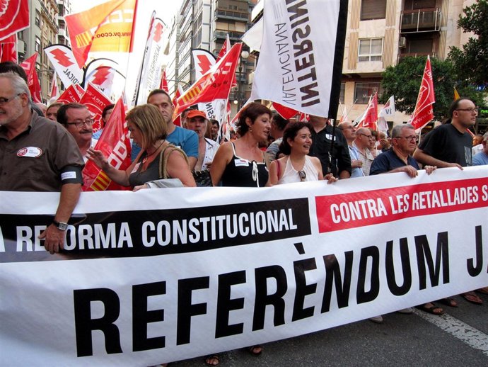 Concentración En Valencia Contra La Reforma De La Constitución
