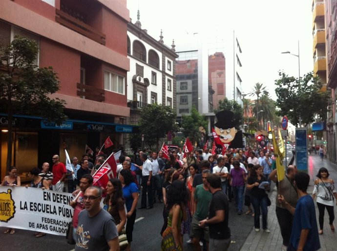 Manifestación En Las Palmas De Gran Canaria Contra La Reforma De La Constitución