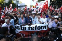 Miles de personas se manifiestan contra la reforma 