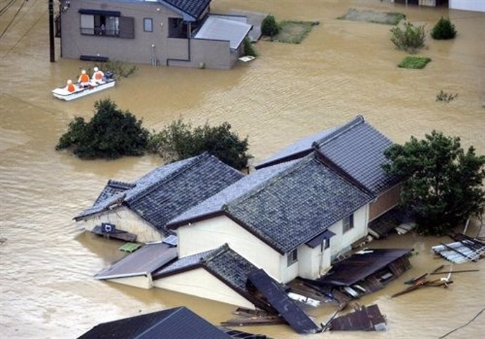 'Talas' tifoiak 50 hildako utzi ditu jada Japonian