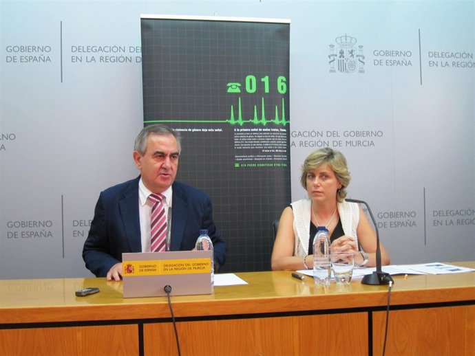 El Delegado Del Gobierno Y Francisca Munuera