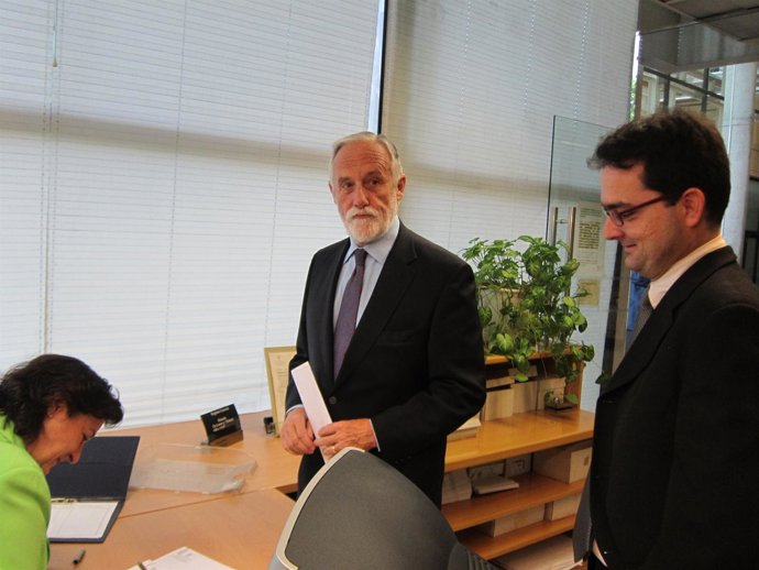 Luis De Velasco En La Asamblea De Madrid