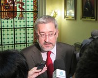 La Junta de Andalucía saluda la fusión de Unicaja y Caja España-Duero