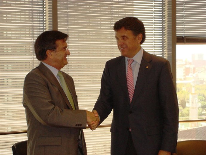 El Conseller De La Generalitat Ll.Recoder Y El Director De Cáritas J.Roglà