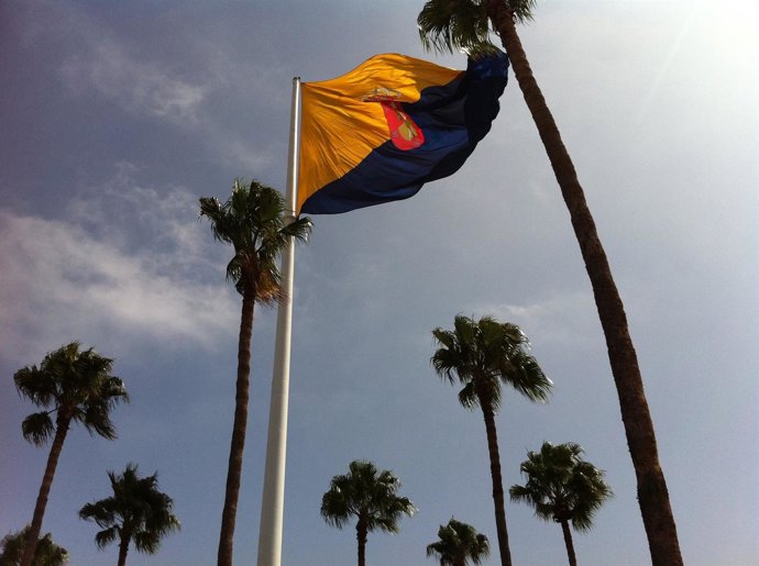 Momento En Que La 'Macro Bandera' Finalizó Su Izado