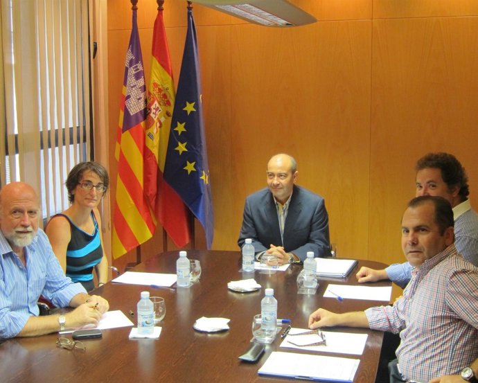 Gómez Se Reúne Con Apaib