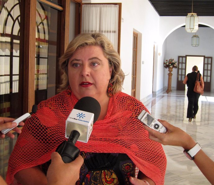 La Consejera De Agricultura Y Pesca, Clara Aguilera, Hoy En El Parlamento.