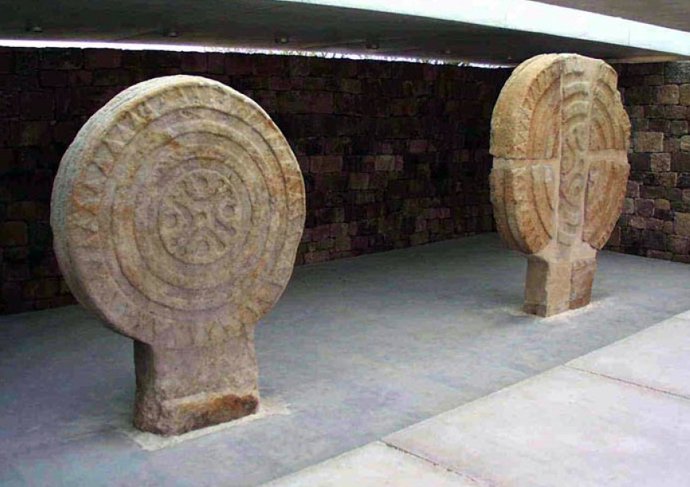Estelas Gigantes De Cantabria