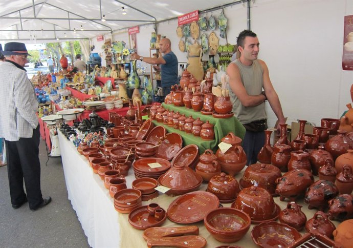 Puesto De La Feria De Cerámica Y Alfarería De Valladolid