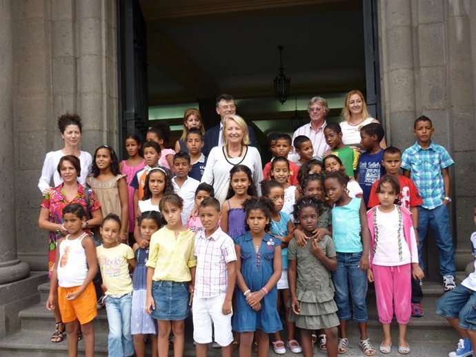 La Delegada Del Gobierno En Canarias Con Los Niños Saharauis