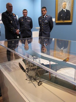 Una Maqueta De La Exposición Centenario De La Aviación Militar Española 