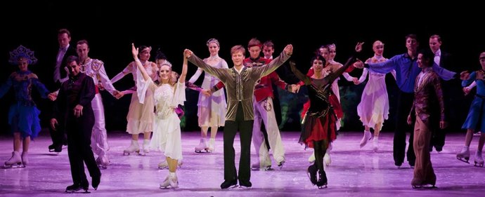 Estrenan En Granada El Lago De Los Cisnes Sobre Hielo