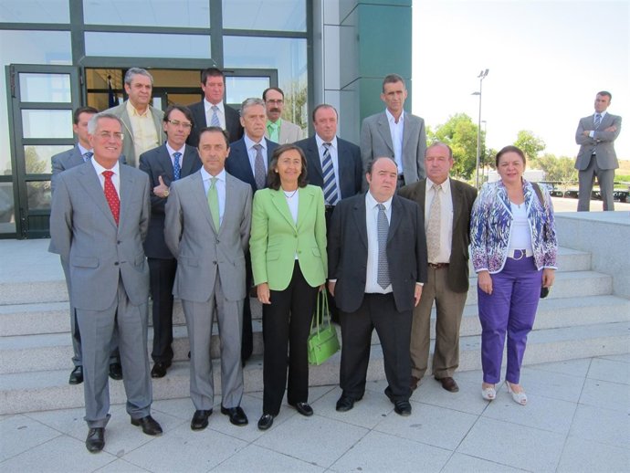 Rosa Aguilar Posa Junto Al Consejo Rector De Covap