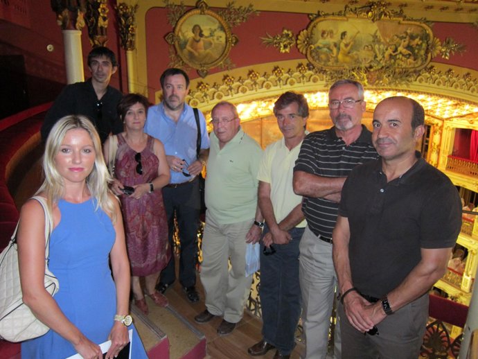 La Concejal Del Ayuntamiento De Murcia, Ana Martínez Con Grupos De La Oposición