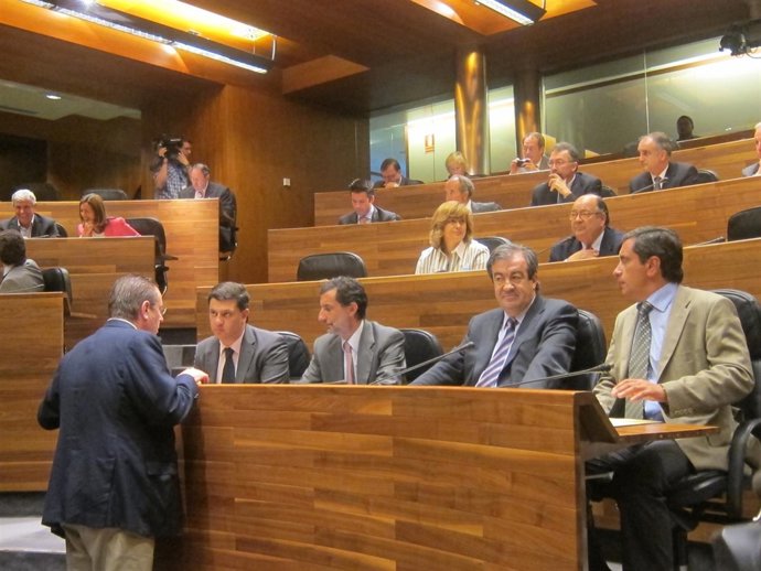 Miembros Del Grupo Parlamentario De Foro Asturias Durante El Pleno