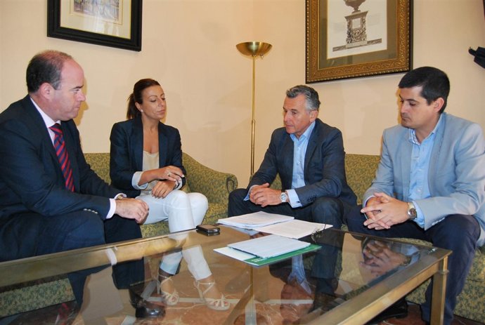 El Consejero De Cultura, En La Reunión Con Los Alcaldes De Ambos Municipios