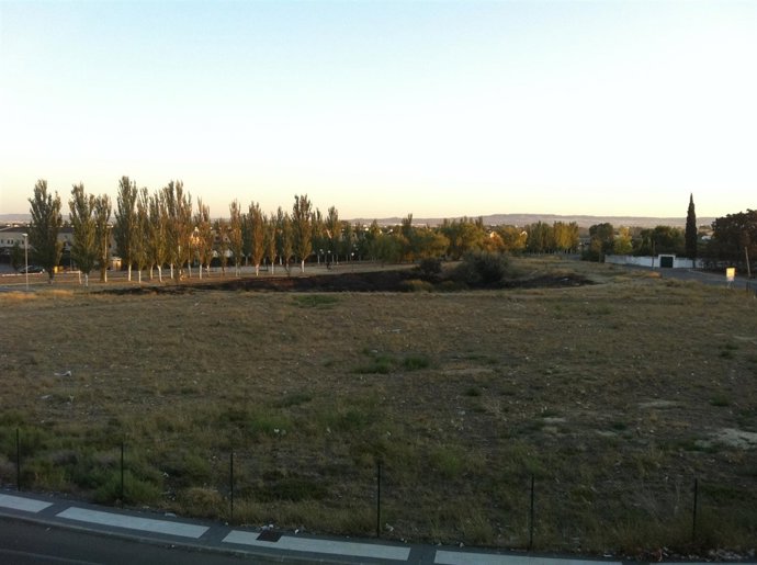 Solar Entre El Hipermercado Alcampo Y La Urbanización Torreblanca