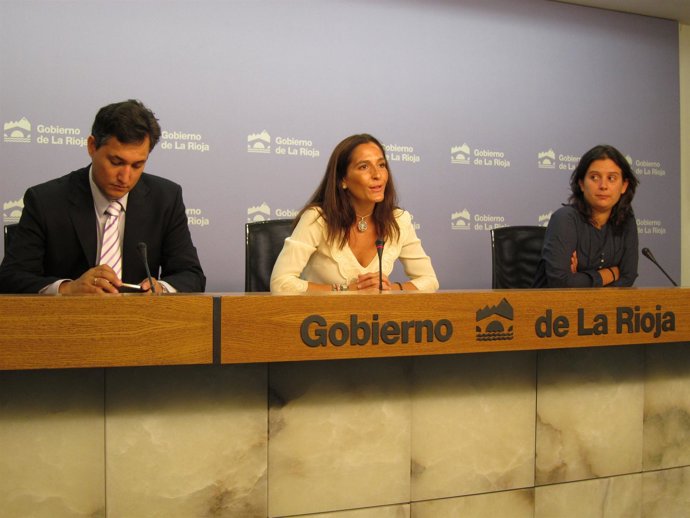 Figuerola, Pérez Pastor Y Noemí González En La Presentación Muestra Hemingway