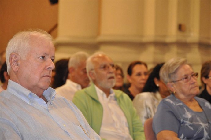 Manuel Marqueta (Izda.), Director Del Refugio