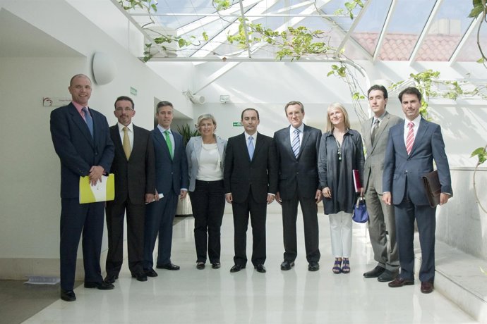 El Consejero De Educación, Cultura Y Deporte Con Su Equipo En El Parlamento