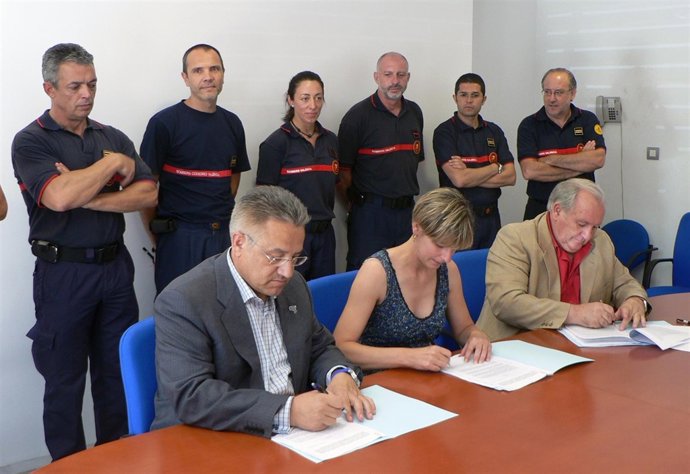 Firma Del Convenio Entre Bomberos Del Consorcio, Ayuntamiento Y Consell