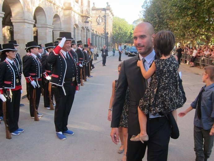 Josep Guardiola Recibe La Medalla De Oro Del Parlament