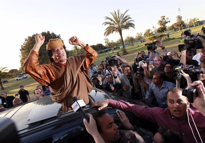 El Líder Libio Muamar Gadafi En Algún Lugar De Libia