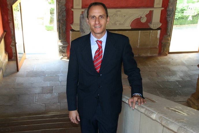 Responsable De La Universidad De Burgos Del Grupo De Ingeniería Óscar J. Gonzále