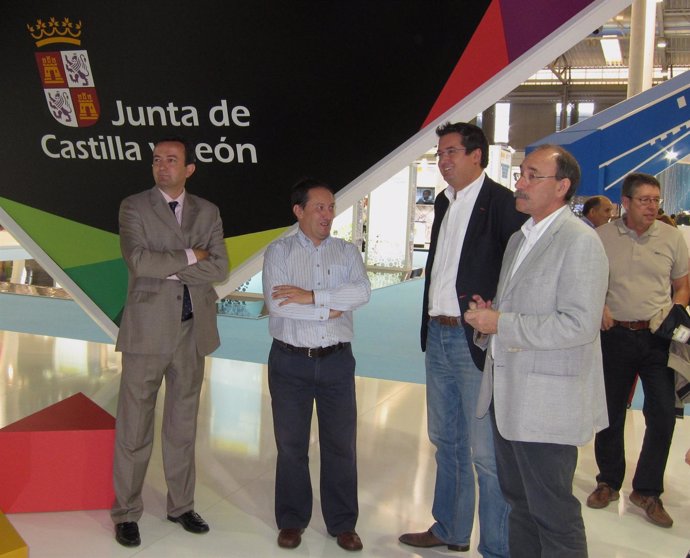 Visita De Representantes Del PSOE Regional Y Local A La Feria De Muestras