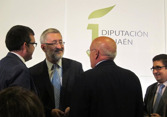 Ávila Conversa Con Asistentes A La Presentación De Inverseed.