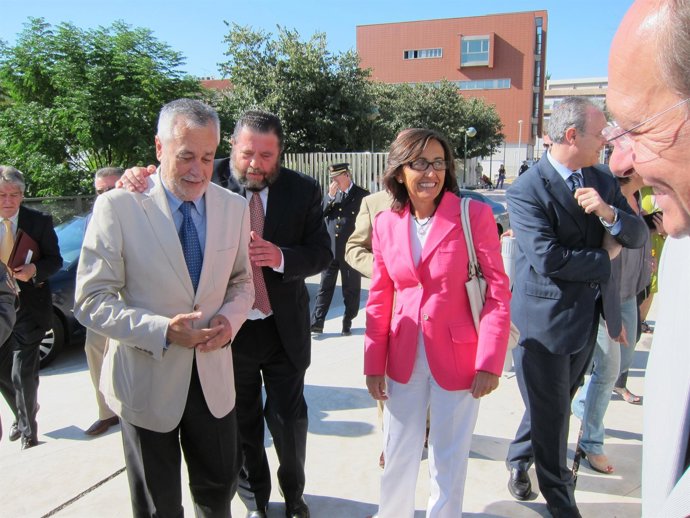 Griñán Llega A Montoro, Junto Al Alcalde De La Localidad Y Rosa Aguilar