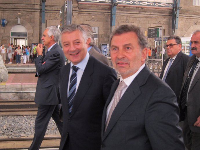 José Blanco Y Antonio  González En Obras Del AVE En La Estación De Santiago