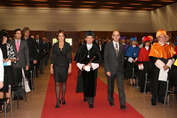 Yolanda Barcina, Julio Lafuente Y Alberto Catalán En La UPNA.