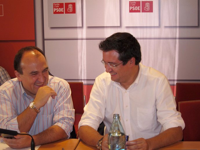 El Secretario General Del Pscyl, Óscar López (Dcha), Y Pedro José Muñoz (Izda)