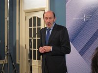 Rubalcaba: Aguirre "criminaliza" a profesores igual que "demonizó" a Sanidad