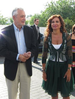 El Presidente De La Junta, José Antonio Griñán, Y La Consejera De Salud