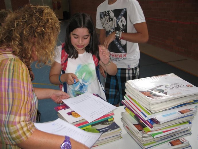 Entrega Libros De Texto En Piélagos En 2010 