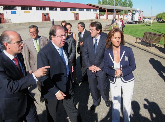 Herrera Junto A  Silvia Clemente A Su Llegada A La Feria Agromaq 