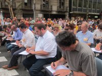 "Víctimas" de la abolición de la inmersión hacen un dictado para defenderla