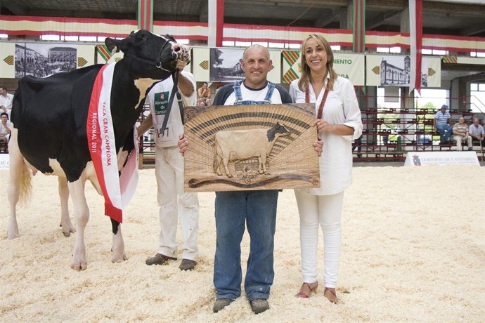 La Consejera De Ganadería En El Concurso De Frisonas 