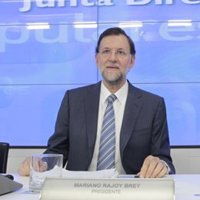 Rajoy afirma que las encuestas le dan "moral"