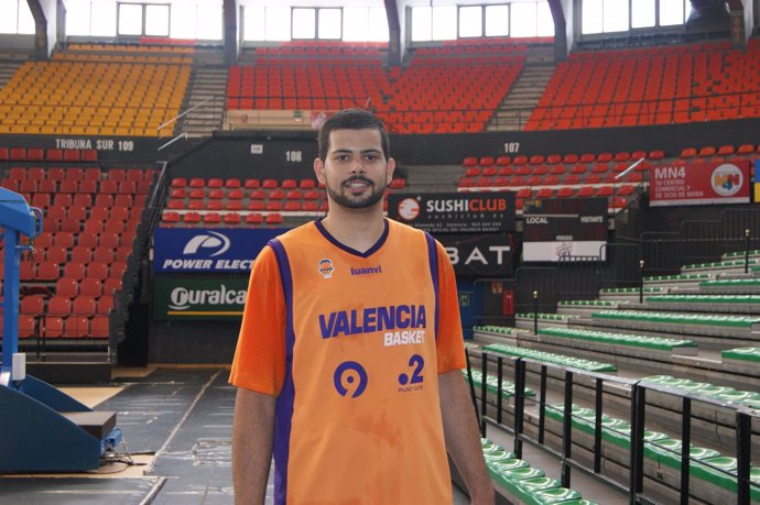 El Pívot Del Valencia Basket Vitor Faverani
