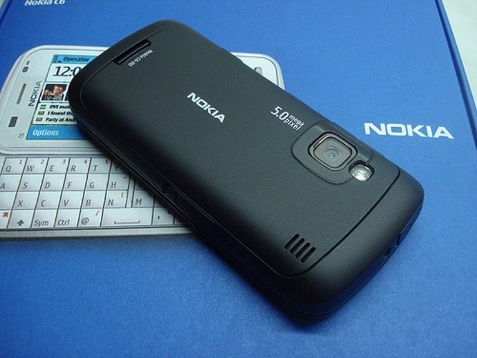 Nokia C6 Por John.Karakatsanis CC Flickr