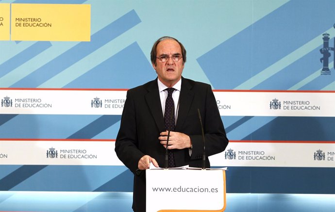 El Ministro De Educación, Ángel Gabilondo