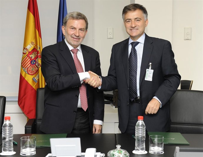 Firma Del Acuerdo Entre Adif Y Acciona Para Entrar En Obras De Tren De Colombia