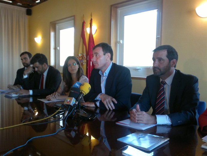 Tomás Gómez Durante La Rueda De Prensa