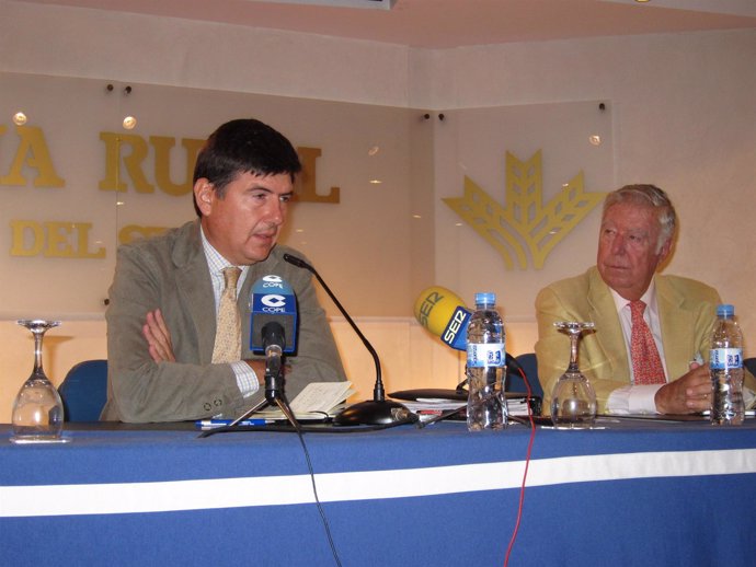 El Ex Ministro De Trabajo Manuel Pimentel, Junto A José Luis García Palacios.