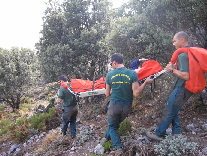 Rescate De Un Montañero En El Barranco De Río Verde, En Otívar